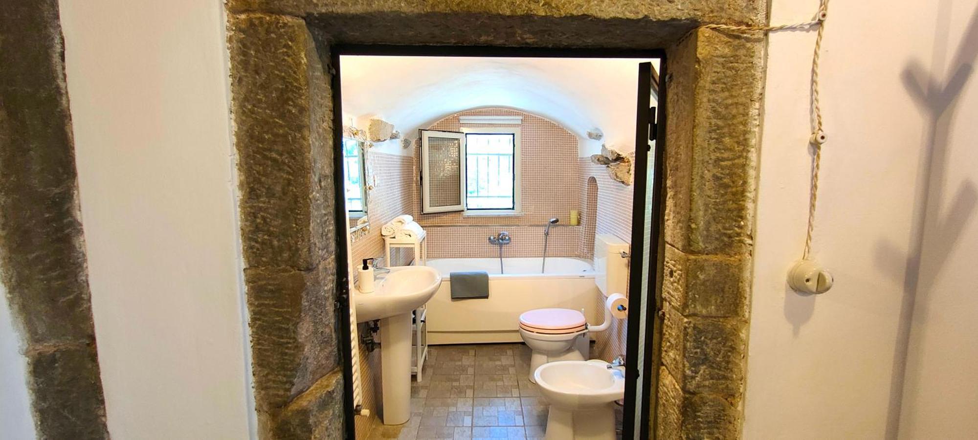La Casa Delle Pietre Parlanti - Casa In Pietra Ai Piedi Del Parco Delle 5 Terre Biassa Exterior foto