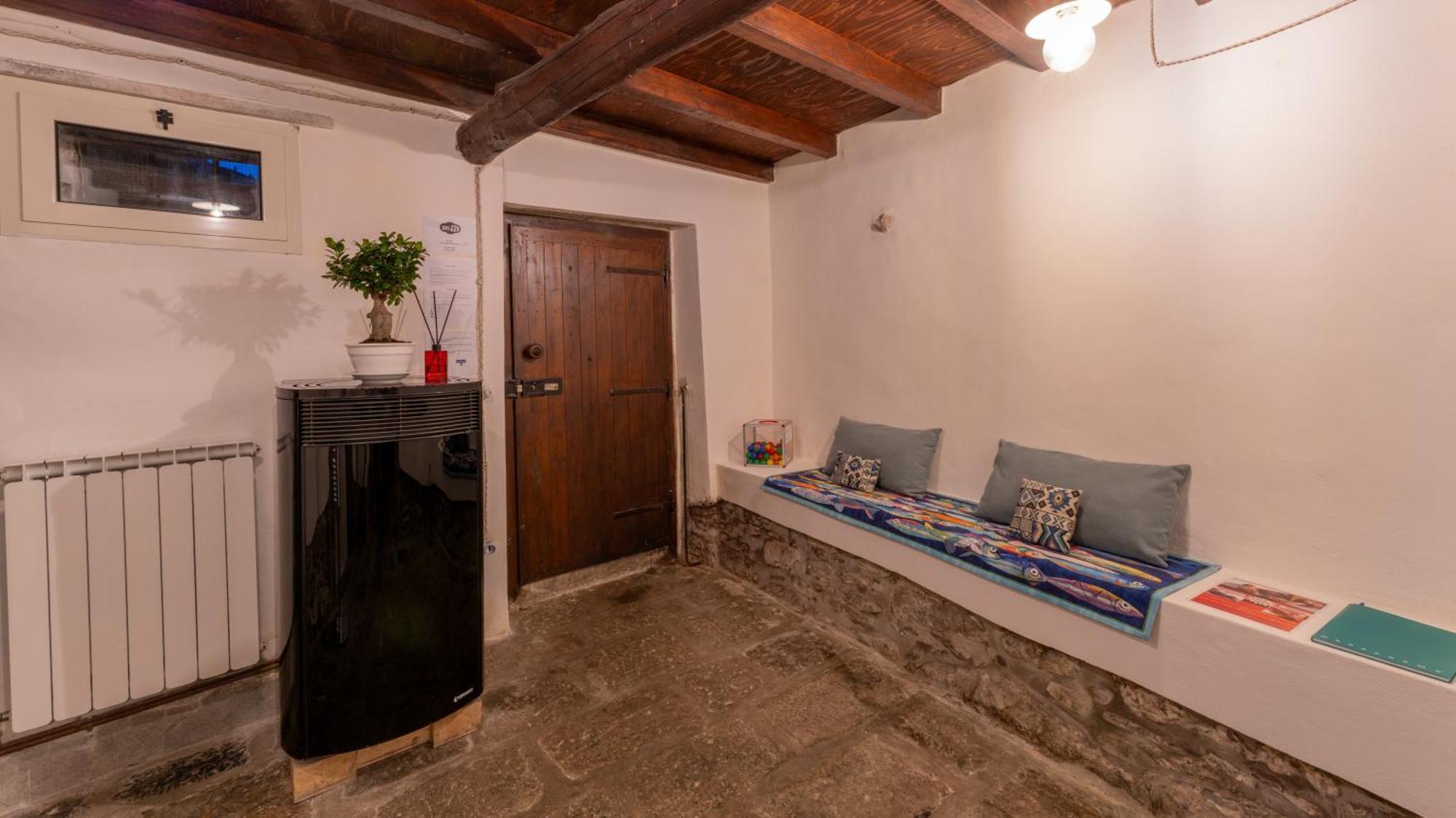 La Casa Delle Pietre Parlanti - Casa In Pietra Ai Piedi Del Parco Delle 5 Terre Biassa Exterior foto